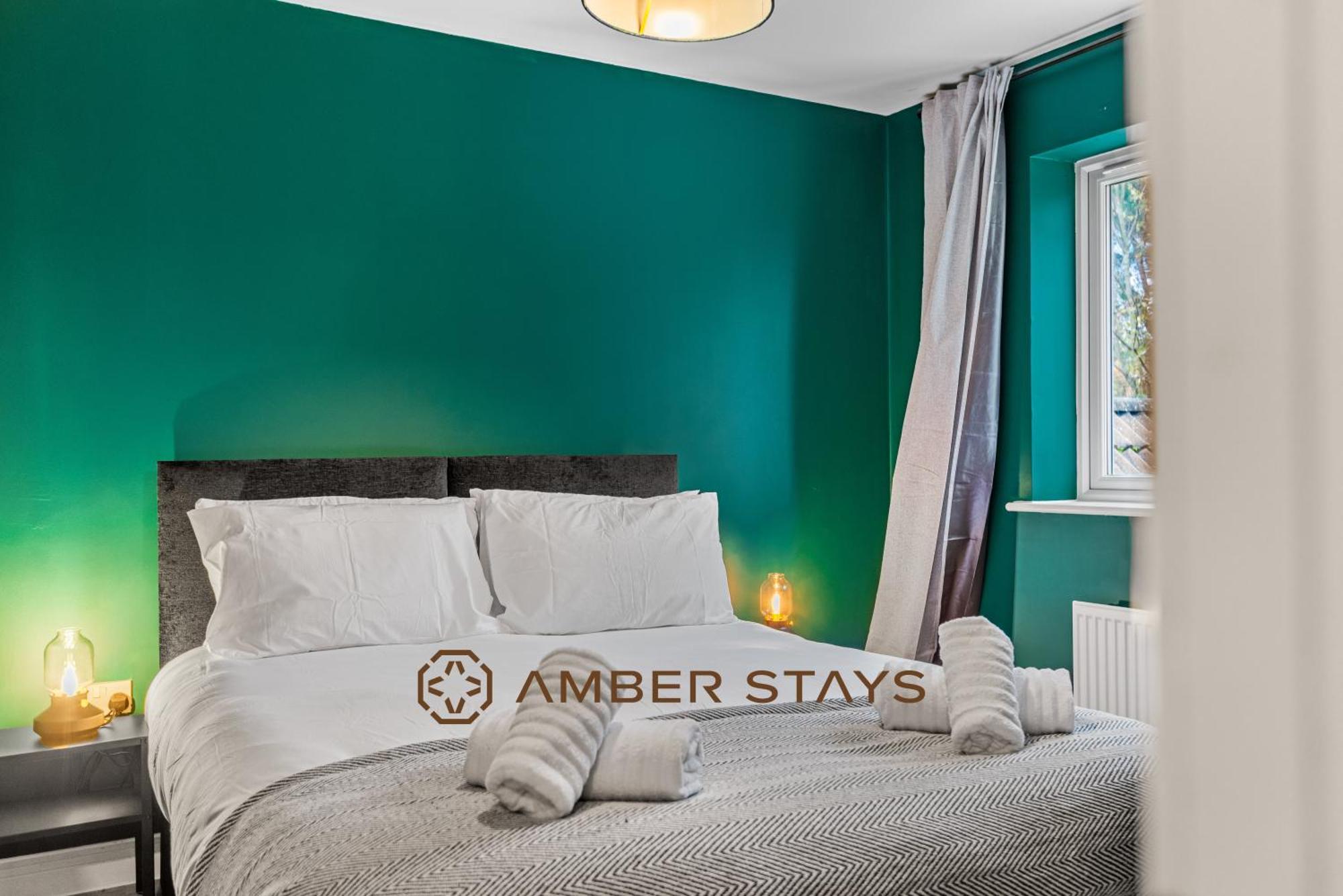 Spacious 5 Bed House In Reading By Amber Stays, Perfect For Business & Contractors, Sleeps 12! Екстериор снимка