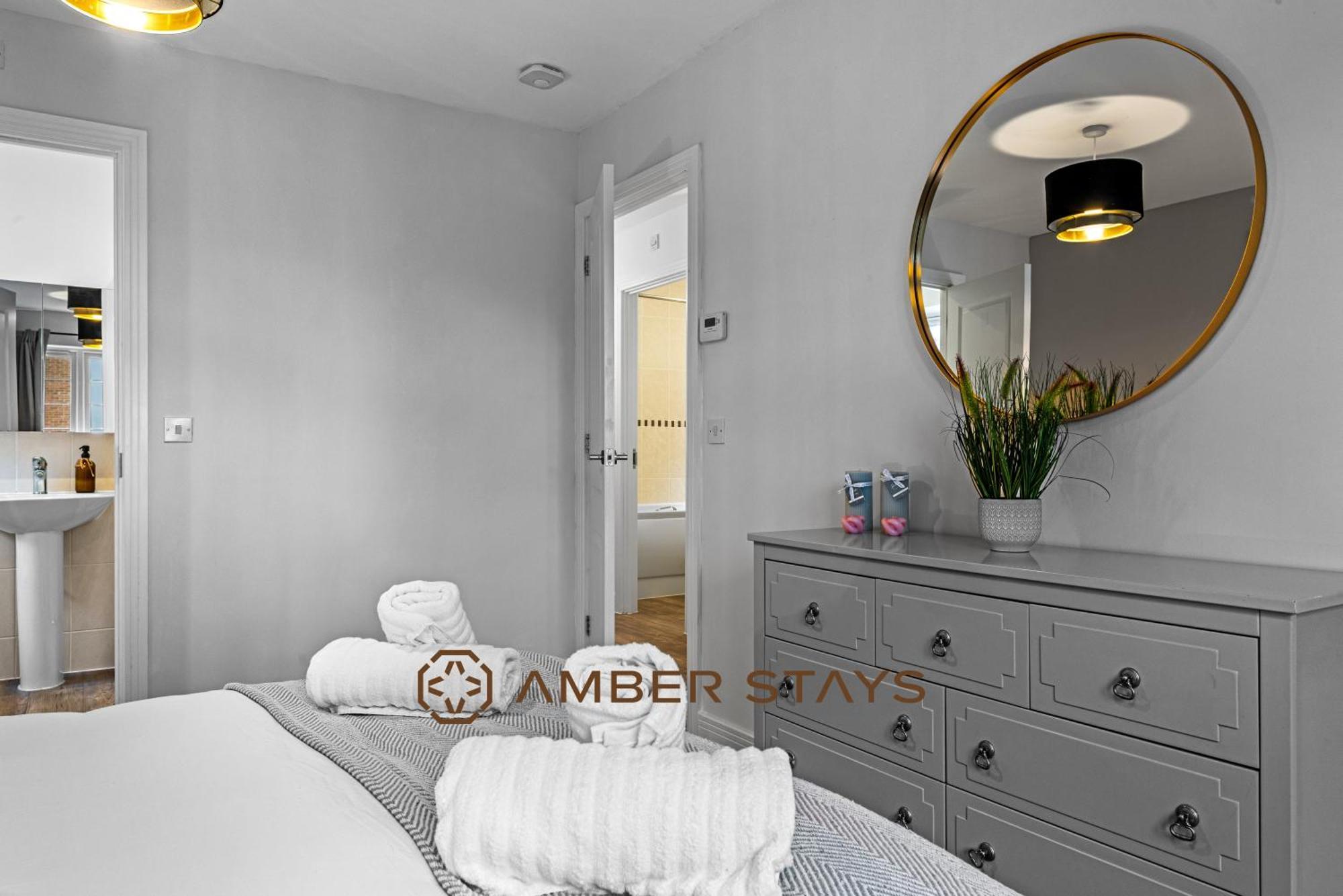 Spacious 5 Bed House In Reading By Amber Stays, Perfect For Business & Contractors, Sleeps 12! Екстериор снимка