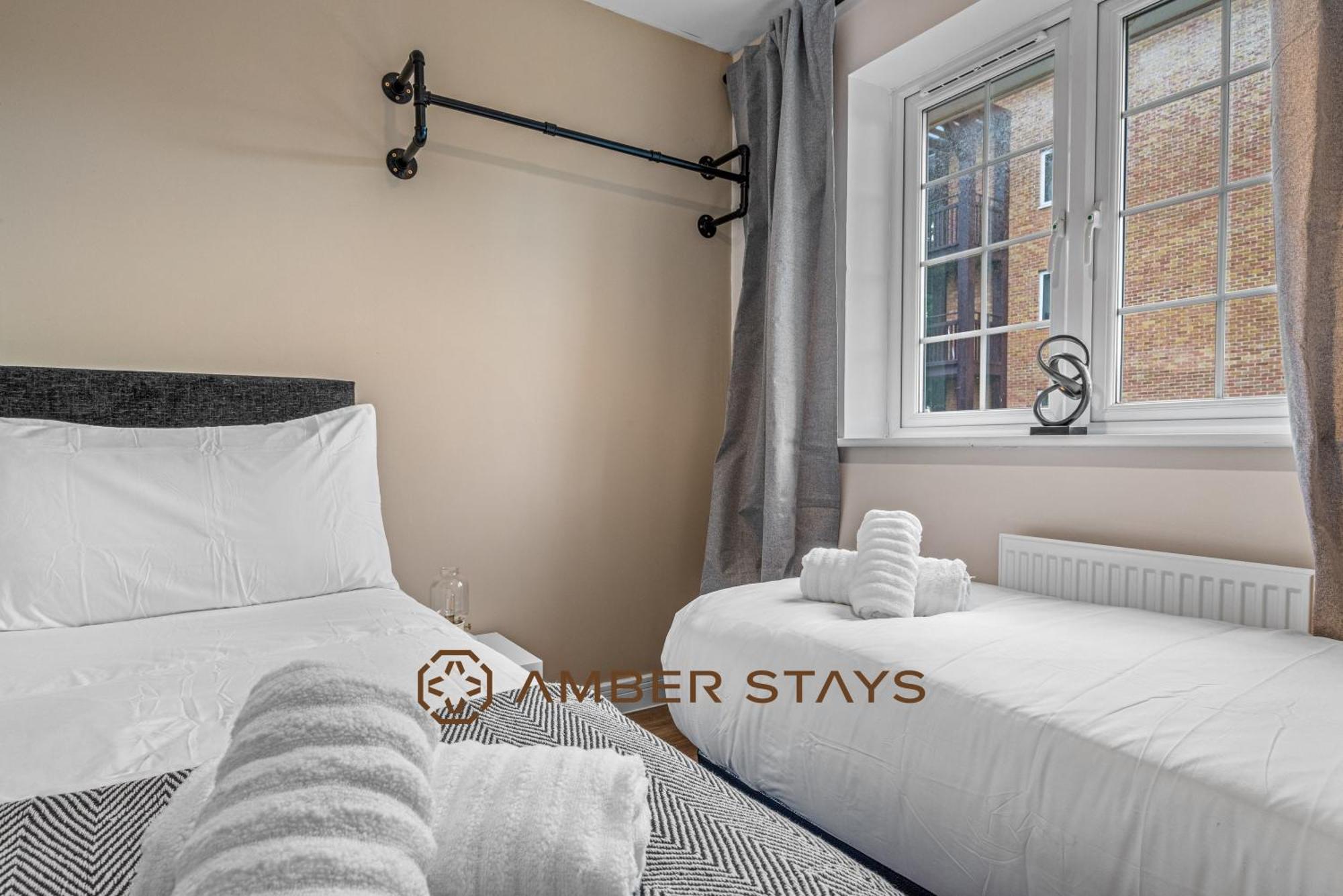 Spacious 5 Bed House In Reading By Amber Stays, Perfect For Business & Contractors, Sleeps 12! Екстериор снимка