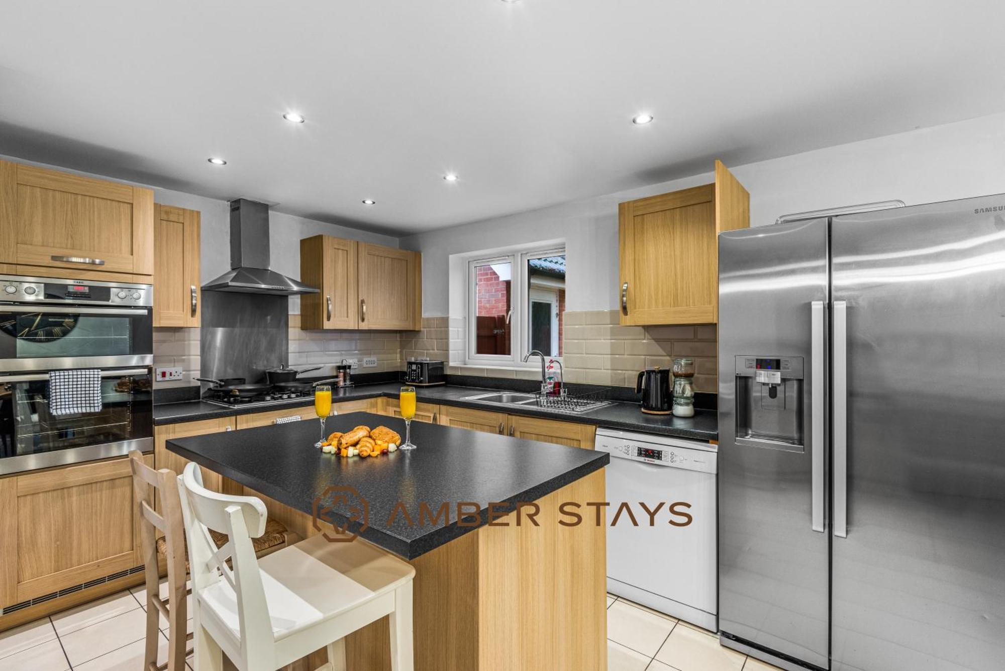 Spacious 5 Bed House In Reading By Amber Stays, Perfect For Business & Contractors, Sleeps 12! Екстериор снимка