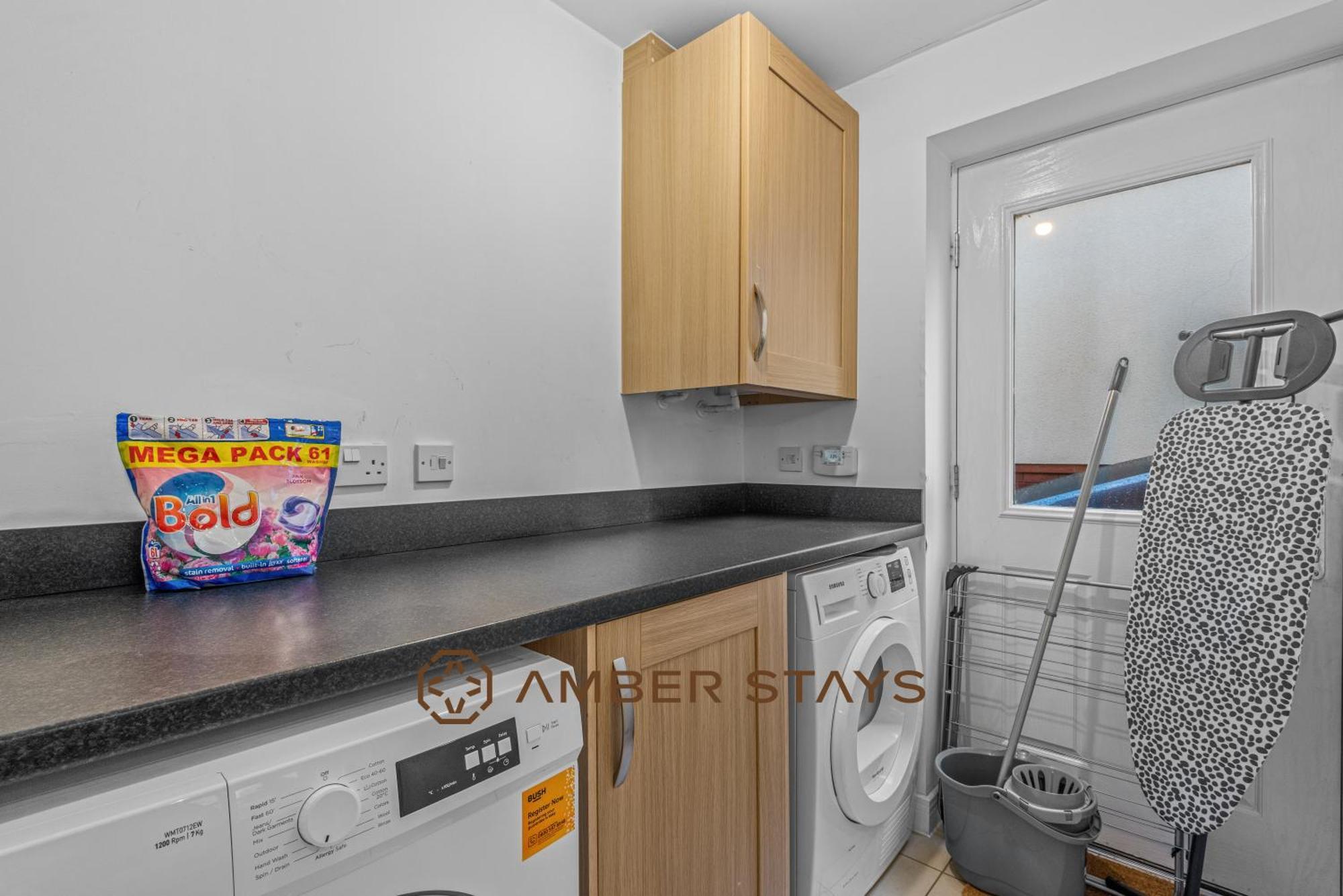 Spacious 5 Bed House In Reading By Amber Stays, Perfect For Business & Contractors, Sleeps 12! Екстериор снимка