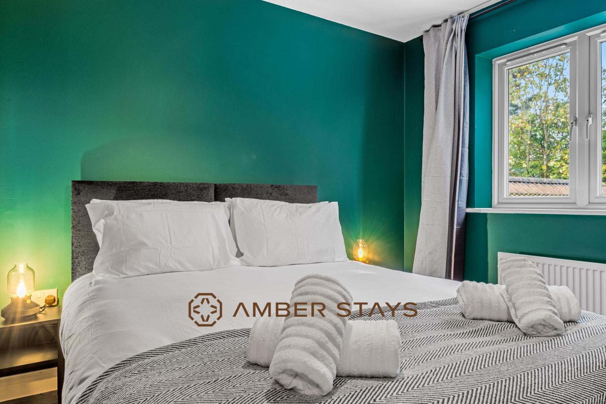 Spacious 5 Bed House In Reading By Amber Stays, Perfect For Business & Contractors, Sleeps 12! Екстериор снимка