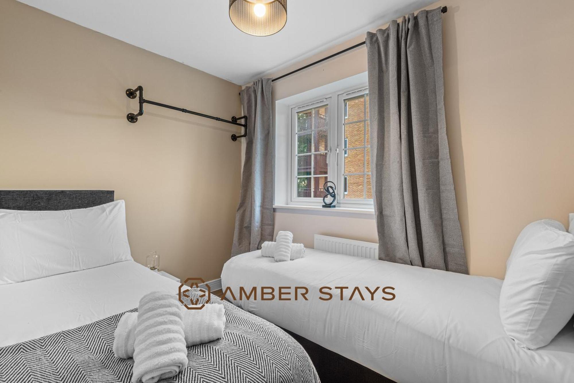 Spacious 5 Bed House In Reading By Amber Stays, Perfect For Business & Contractors, Sleeps 12! Екстериор снимка