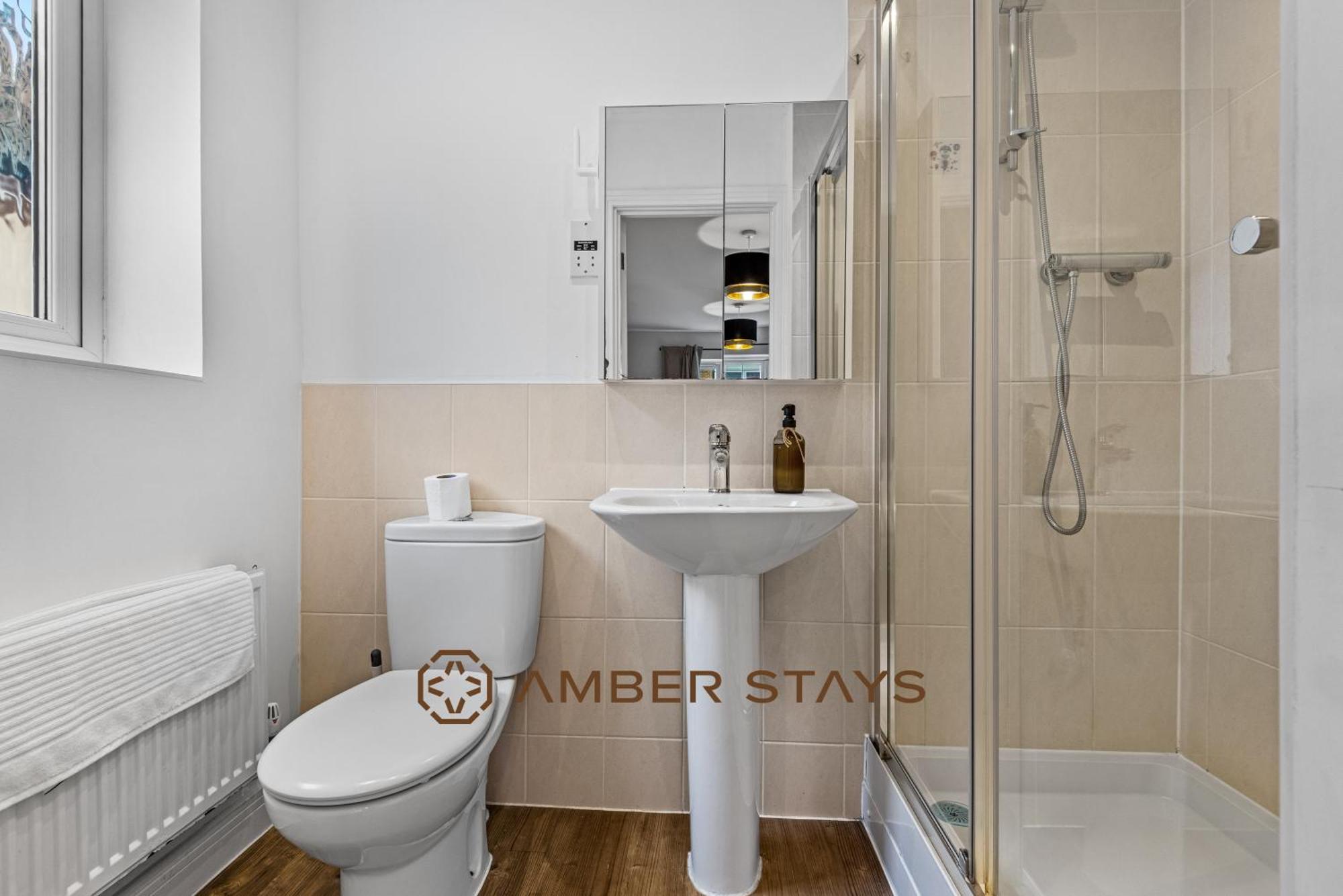 Spacious 5 Bed House In Reading By Amber Stays, Perfect For Business & Contractors, Sleeps 12! Екстериор снимка